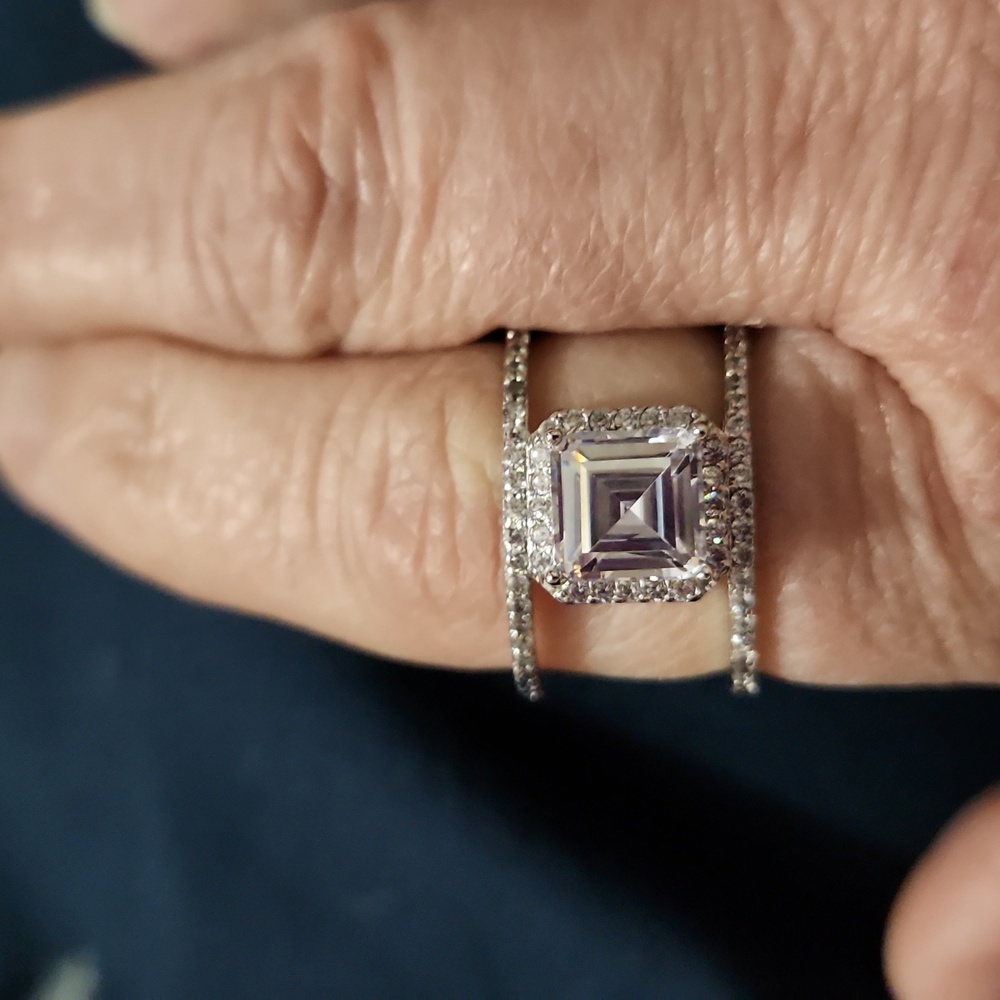 2 Silvertone Rings - Picture 6 of 7
